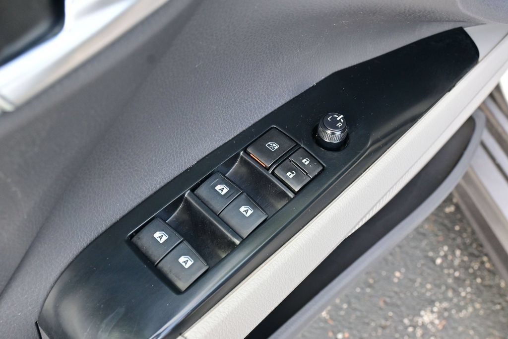 Used 2018 Toyota Camry SE w/ Moonroof Package FWD image 15