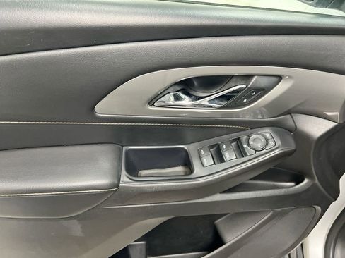 Used 2021 Chevrolet Traverse LT image 20