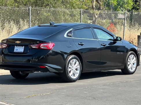 Used 2020 Chevrolet Malibu LT image 2