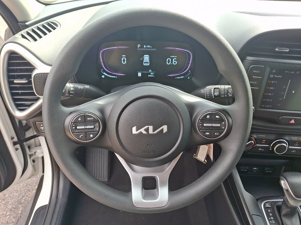 Certified 2025 Kia Soul LX w/ LX Technology Package FWD image 21