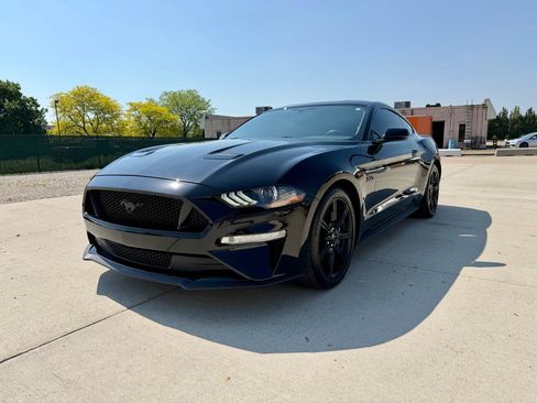 Used 2019 Ford Mustang GT RWD image 3