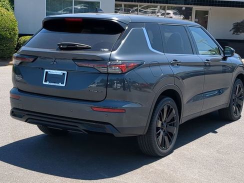 New 2026 Mitsubishi Outlander LE FWD image 3