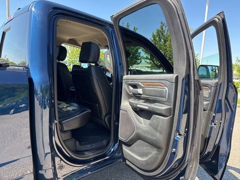 Used 2019 RAM 1500 Laramie AWD/4WD image 12