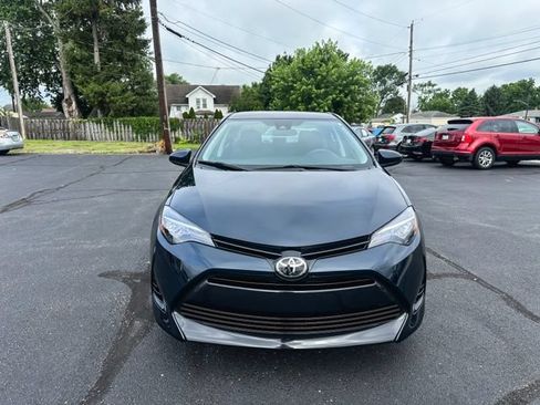 Used 2018 Toyota Corolla LE FWD image 2