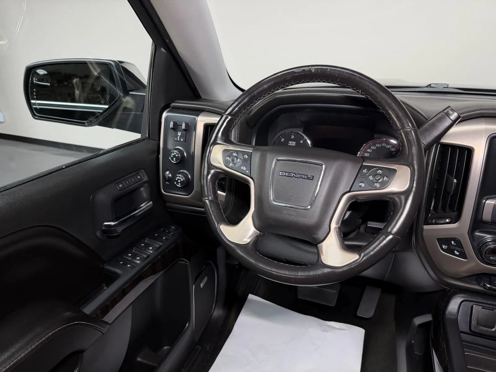 Used 2015 GMC Sierra 1500 Denali w/ Driver Alert Package AWD/4WD image 13