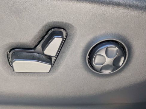 Used 2023 Chrysler Pacifica Touring-L FWD image 21
