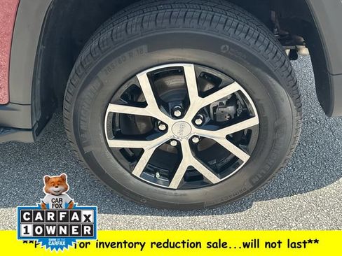 Used 2024 Jeep Grand Cherokee Limited w/ Luxury Tech Group II RWD image 12