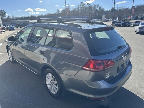 Used 2016 Volkswagen Golf S image 6