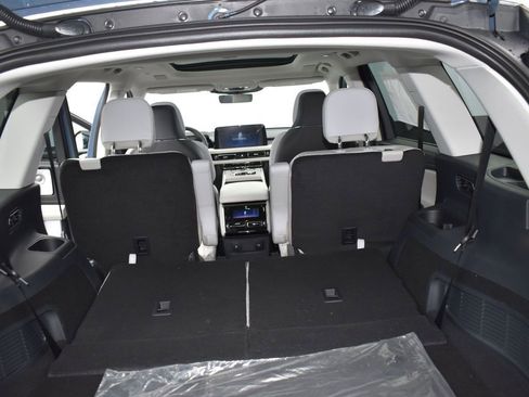 New 2026 Lincoln Aviator Reserve w/ Luxury Package image 13