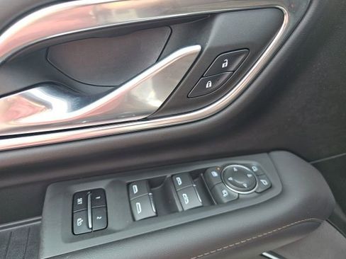 Used 2023 Chevrolet Suburban High Country w/ Premium Package 2 image 15