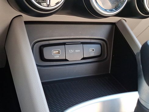 Used 2024 Hyundai Venue SEL FWD image 24
