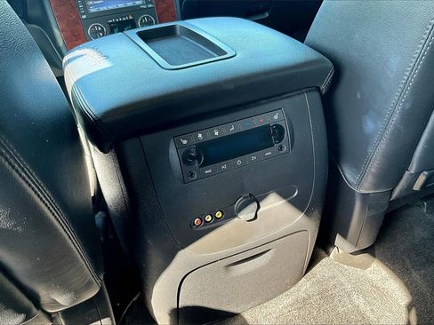 Used 2014 Chevrolet Suburban LTZ image 33
