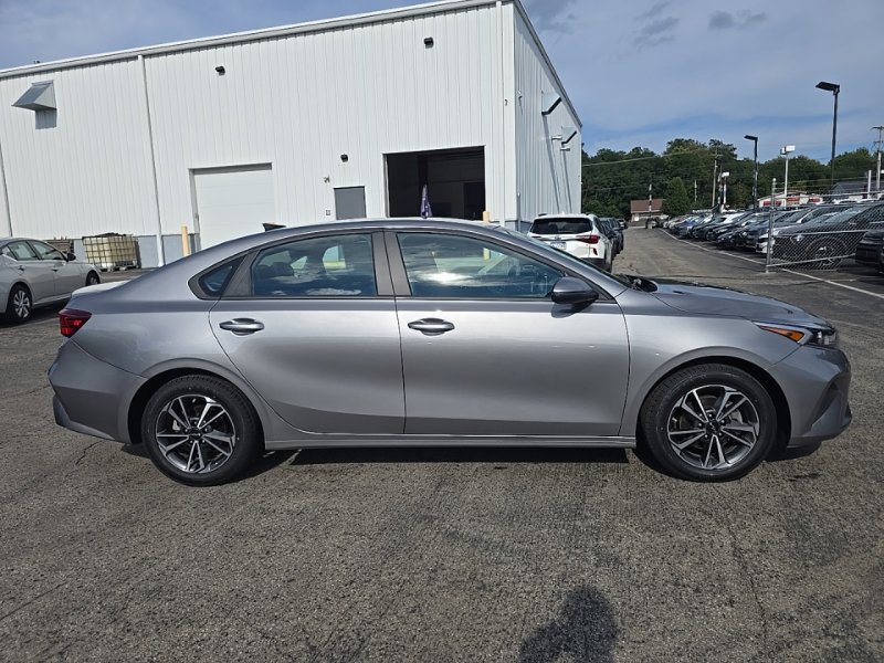 Used 2023 Kia Forte LXS w/ LXS Technology Package FWD image 9