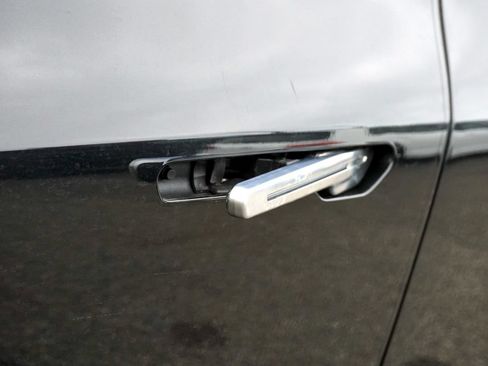 Used 2024 Cadillac Lyriq Luxury RWD image 13