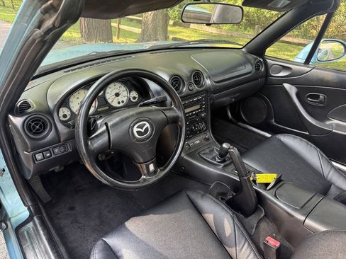 Used 2001 MAZDA MX-5 Miata RWD image 23