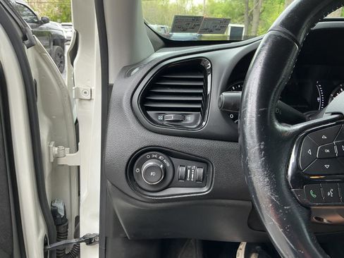 Used 2019 Jeep Renegade Altitude w/ Quick Order Package 2XM AWD/4WD image 11