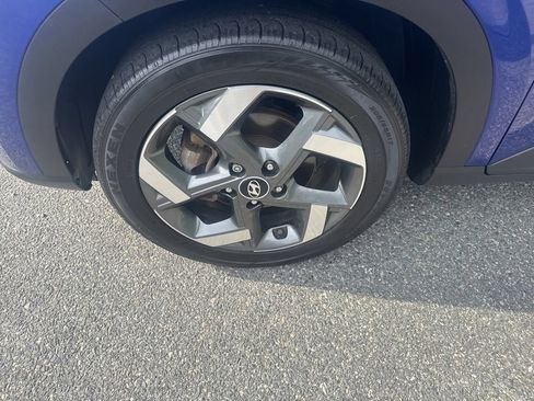 Used 2022 Hyundai Venue Limited FWD image 9