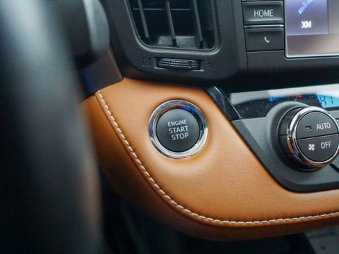 Used 2018 Toyota RAV4 Limited image 24