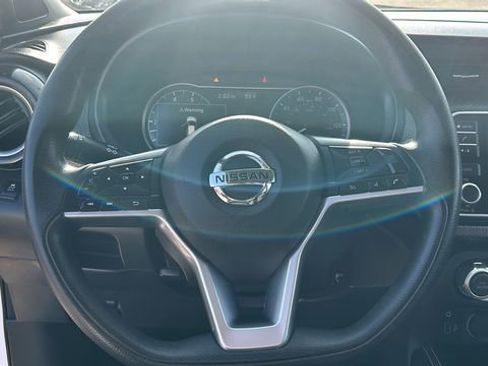Used 2018 Nissan Kicks SV image 20
