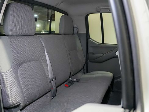 Used 2014 Nissan Frontier SV w/ SV Value Truck Package RWD image 18