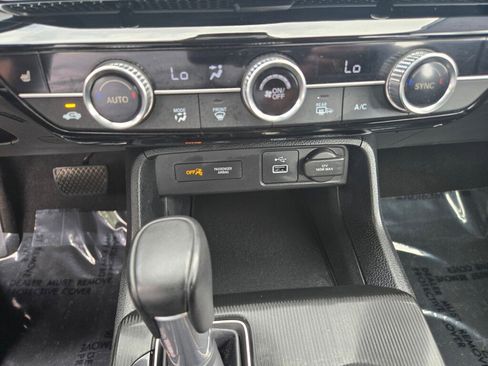 Certified 2024 Honda Civic EX-L image 18