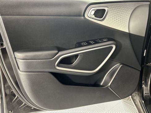 Used 2020 Kia Soul LX image 29