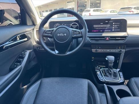 Certified 2025 Kia Seltos EX w/ EX Sunroof Package FWD image 12