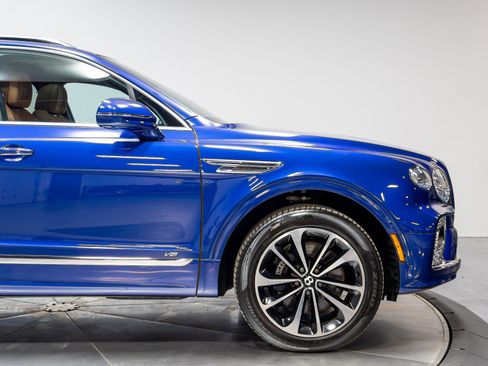 Used 2021 Bentley Bentayga w/ First Edition Specification AWD/4WD image 28