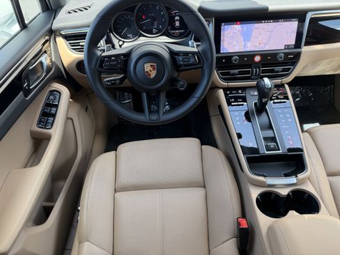 Certified 2025 Porsche Macan AWD/4WD image 19