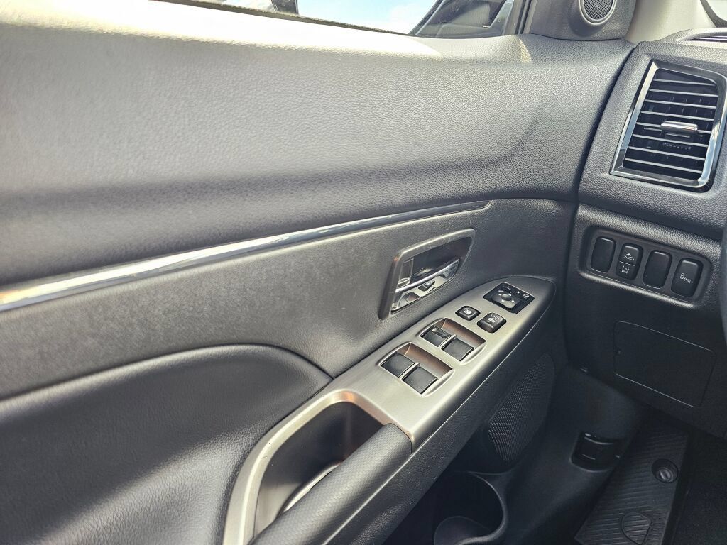Used 2024 Mitsubishi Outlander Sport SE AWD/4WD image 29