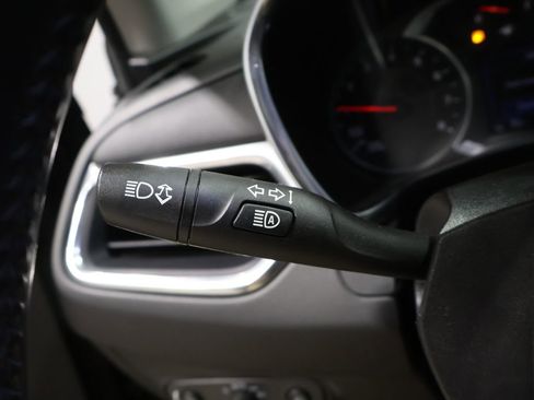 Used 2020 Chevrolet Equinox LT image 36