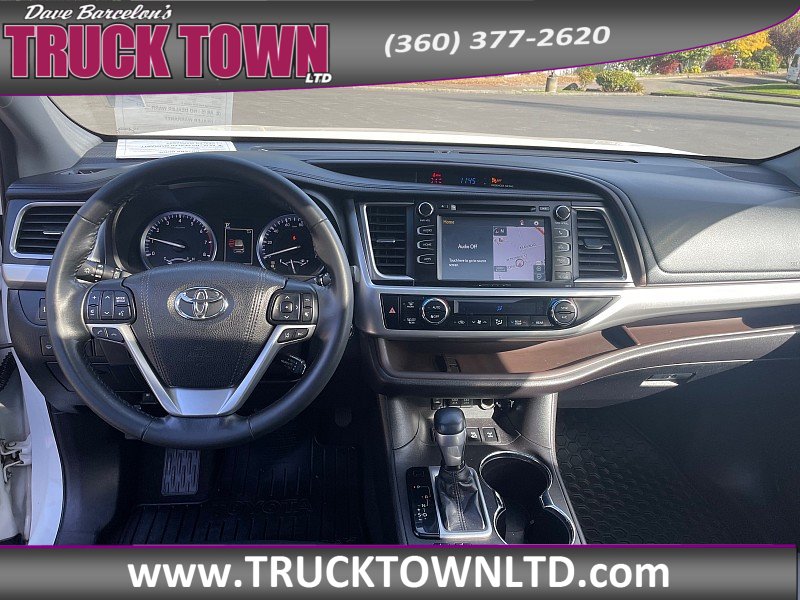 Used 2018 Toyota Highlander XLE AWD/4WD image 17