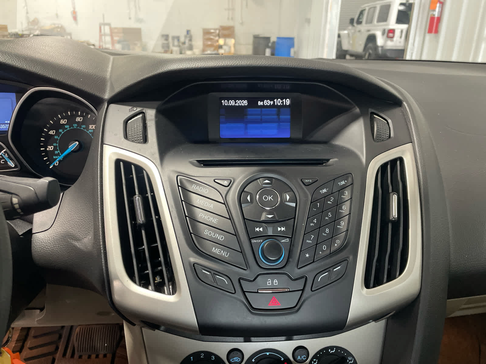 Used 2014 Ford Focus SE FWD image 6