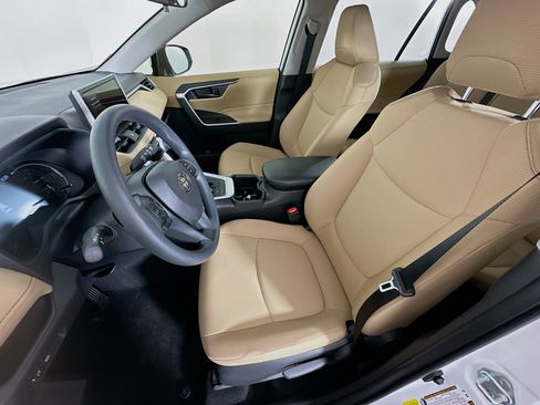 Used 2025 Toyota RAV4 LE image 13