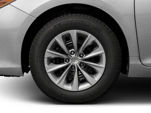 Used 2017 Toyota Camry LE FWD image 11