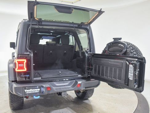 Used 2024 Jeep Wrangler Unlimited Rubicon 4xe AWD/4WD image 17