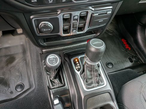 Used 2023 Jeep Gladiator Overland AWD/4WD image 31