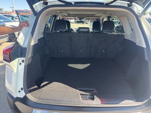 Used 2023 Nissan Rogue SV w/ SV Premium B Package image 23