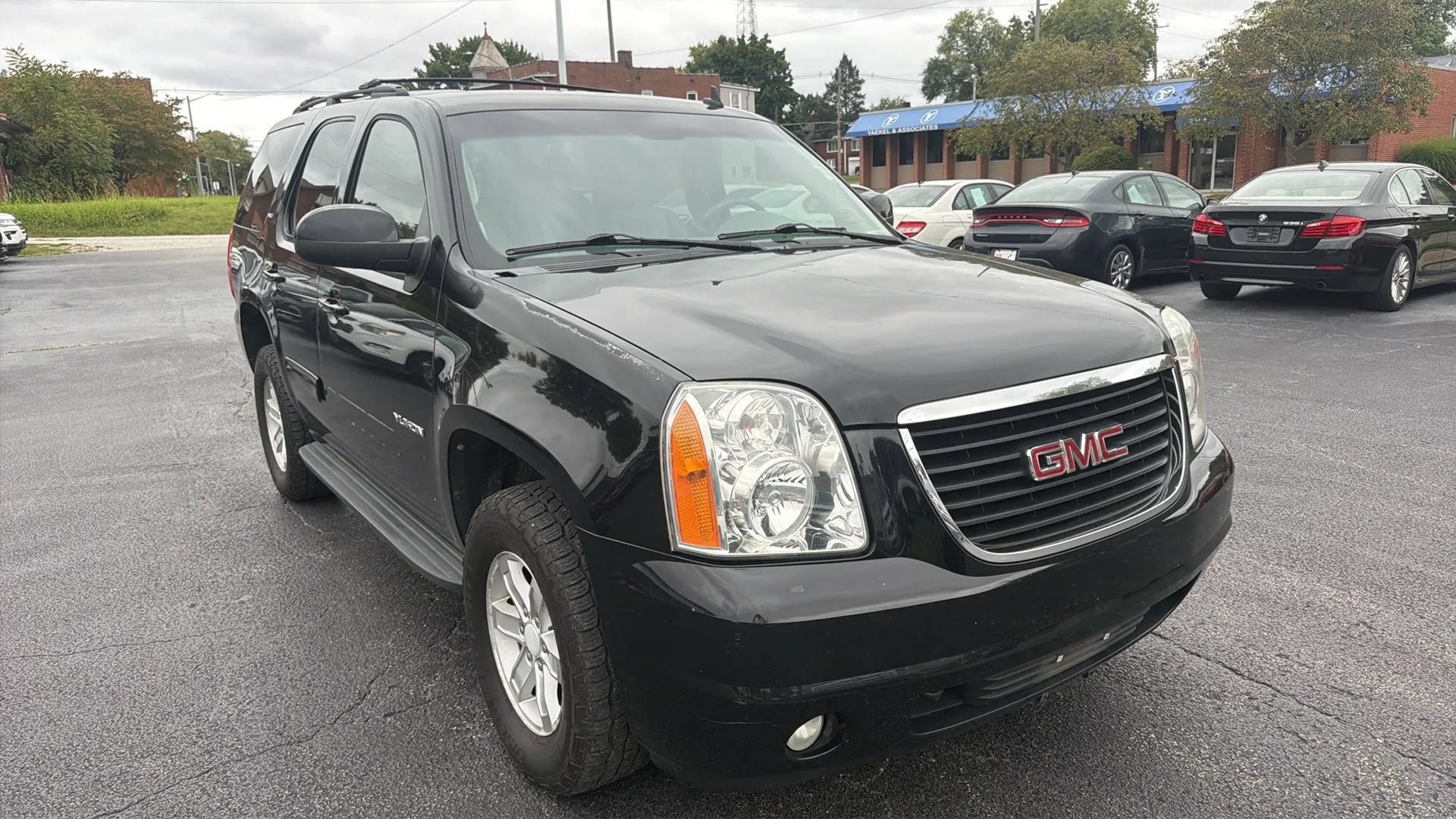 Used 2011 GMC Yukon SLT AWD/4WD image 3