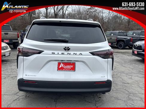 New 2026 Toyota Sienna XLE image 6