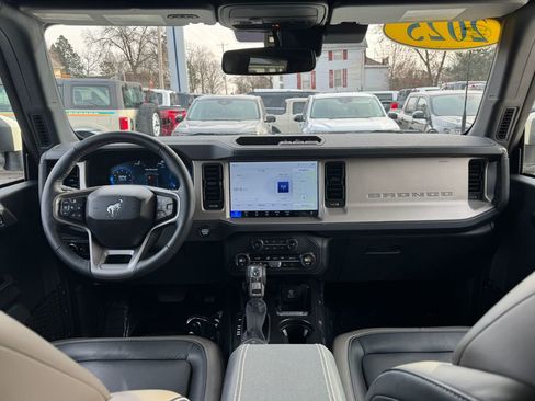 Used 2025 Ford Bronco Outer Banks image 21
