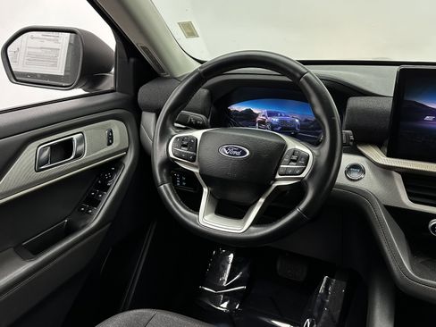Used 2025 Ford Explorer Active image 30