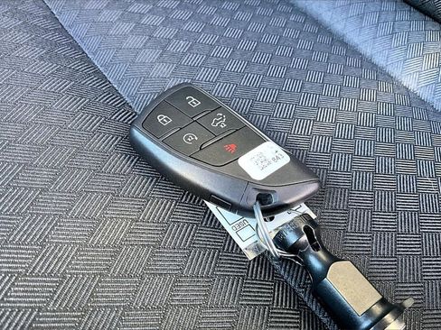 Used 2022 Chevrolet Silverado 1500 LT image 11