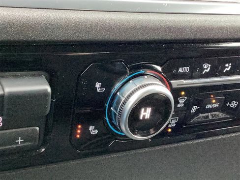 Used 2024 GMC Sierra 1500 SLE w/ Preferred Package image 32