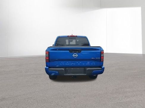 Used 2025 Nissan Frontier SL image 9