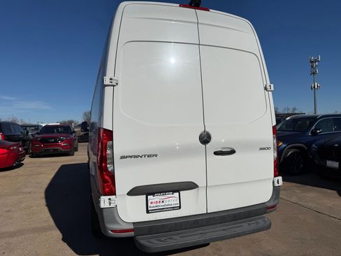 Used 2022 Mercedes-Benz Sprinter 3500 image 5