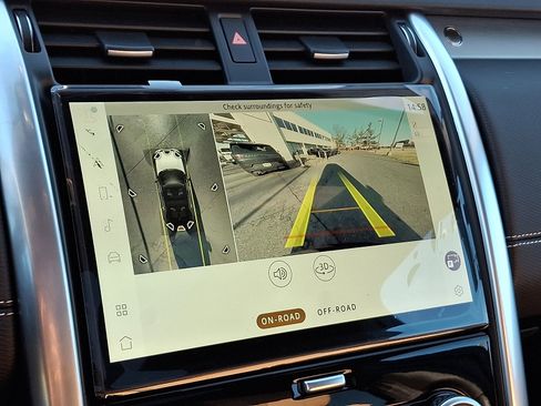 New 2026 Land Rover Discovery Limited Edition image 16