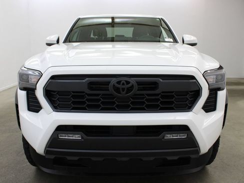 Used 2025 Toyota Tacoma TRD Off-Road AWD/4WD image 7