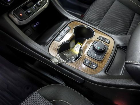 Used 2023 GMC Acadia SLE w/ Driver Convenience Package image 21