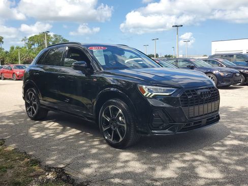 Certified 2025 Audi Q3 2.0T Premium Plus w/ Premium Plus Package AWD/4WD image 2